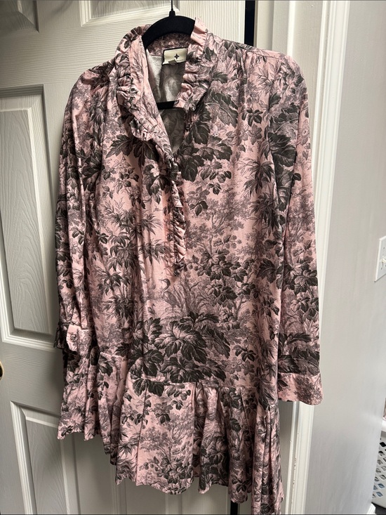 Tuckernuck Dresses & Skirts - Tuckernuck Pink and Black Floral Ruffle Blouse